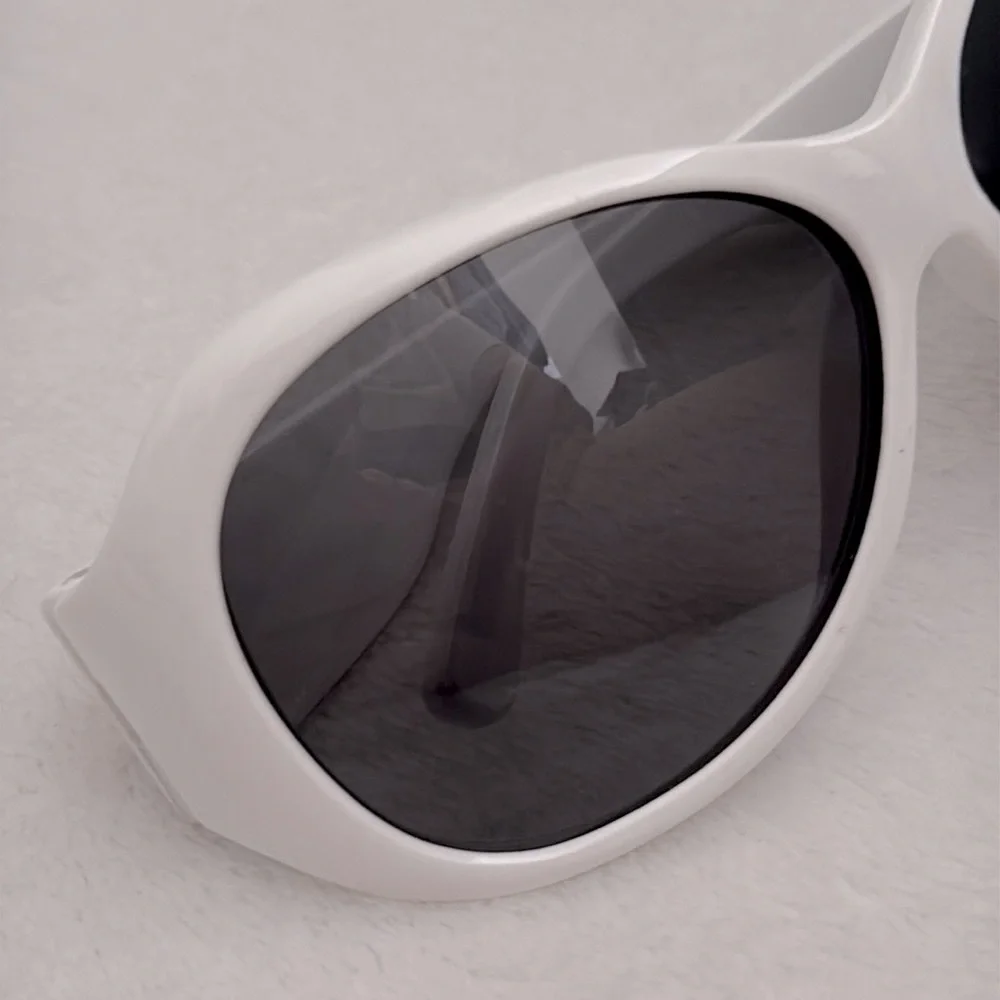 {NWT} JBanz | Retro Banz Polarized Wrap Around Kids Sunglasses White/Black 4-10Y